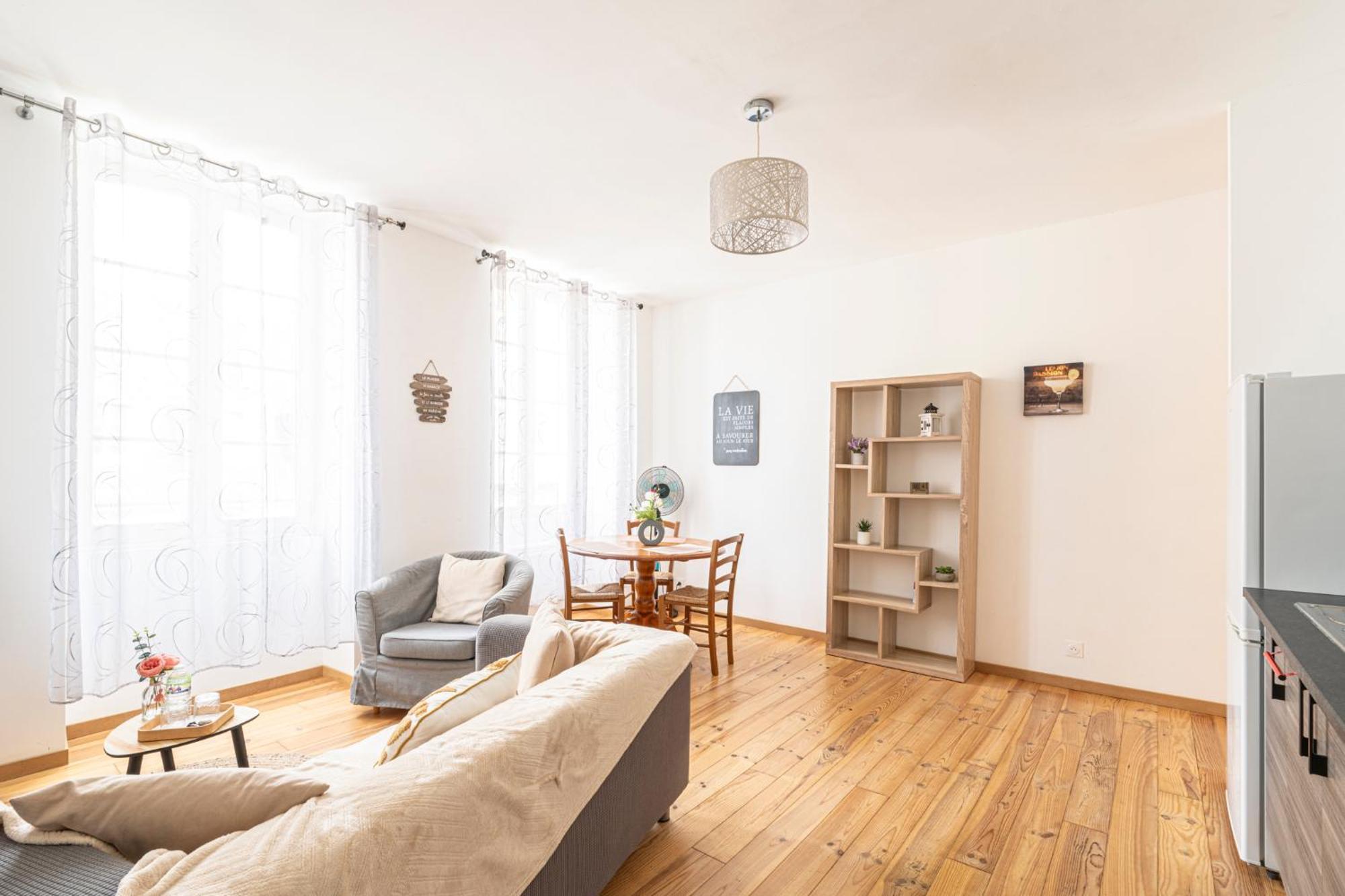 Le Douillet Bearnais Apartment Pau Luaran gambar